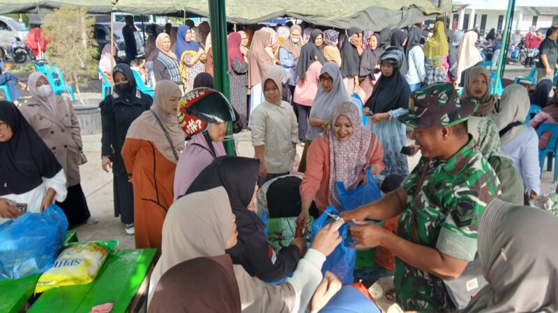 Antusias masyarakat saat kegiatan bazar murah di Lapangan Sanggamara, Aceh Tengah, Rabu (23/9/2026), dalam rangka menyambut HUT ke-81 TNI.dok:Ist