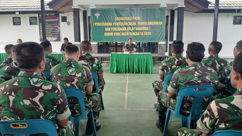 Plh. Kasdim 0106/Aceh Tengah Kapten Inf Bambang Suhartono saat memberikan arahan dalam Sosialisasi P4GN kepada anggota Kodim 0106/Aceh Tengah di Aula Outdoor Kodim 0106/Aceh Tengah, Rabu (23/9/2026).dok:Ist