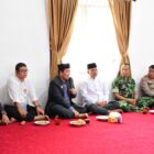 Kasdim 0106/Aceh Tengah Kapten Inf Bambang menghadiri pembahasan rencana pembangunan Masjid Agung Ruhama dan RSUD Datu Beru di Aula Masjid Agung Ruhama Takengon, Rabu (23/9/2026).dok:Ist