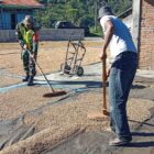 Babinsa Koramil 10/Celala Koptu Serikandi membantu warga jemur kopi di Desa Melala dalam kegiatan Hanpangan, Kamis (24/9/2026).dok:Ist