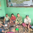 Sertu Firman melaksanakan Komsos bersama aparat desa dan masyarakat di Desa Gegarang, (25/9/2026).dok:Ist