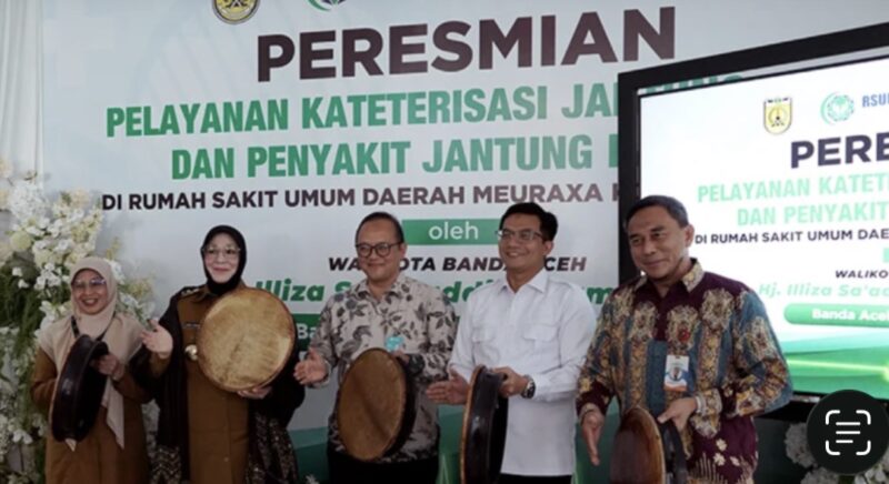 Wali Kota Banda Aceh Illiza Sa’aduddin Djamal bersama Direktur RSUD Meuraxa dr. Emiralda, M.Kes. saat melaunching Pelayanan Kateterisasi Anak dan Penyakit Jantung Bawaan di RSUD Meuraxa, Banda Aceh, Senin (31/8/2026). Foto: Dok. Diskominfo Kota Banda Aceh