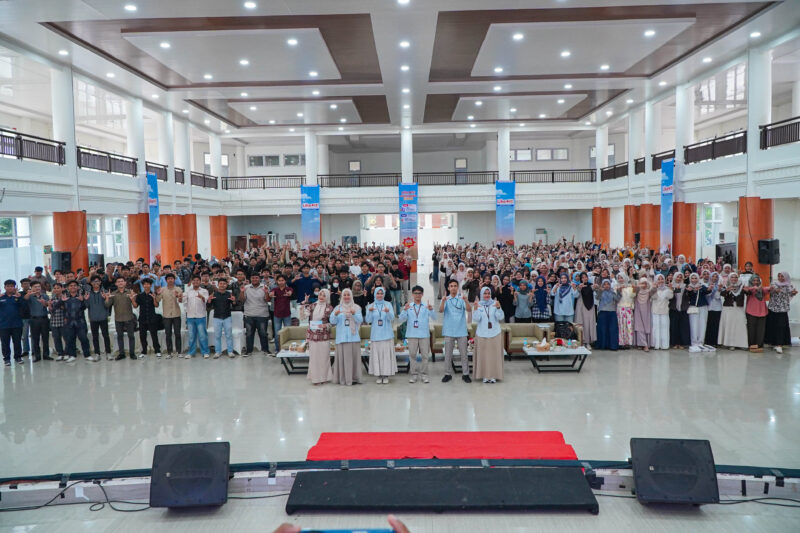 Sebanyak 500 mahasiswa dari berbagai perguruan tinggi di Banda Aceh mengikuti kegiatan LIKE IT 2026 bertema “Money Wise, Future Wise” di Auditorium Prof. Ali Hasjmy UIN Ar-Raniry, Kamis (3/9/2026). Foto: Dok. Istimewa 