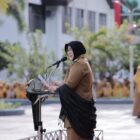 Wali Kota Banda Aceh Illiza Sa’aduddin Djamal memberikan arahan kepada ASN dalam apel gabungan di halaman Balai Kota Banda Aceh, Senin (7/9/2026). Foto: Dok. Prokopim Kota Banda Aceh