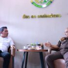 Bupati Aceh Besar Muharram Idris bersama Kajari Aceh Besar Dr. Wisnu Murtopo Nur Muhammad dalam kunjungan silaturahmi di Kota Jantho, Selasa (8/9/2026). Foto: Dok. MC Aceh Besar