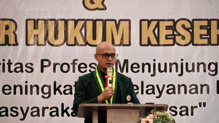 Asisten I Sekdakab Aceh Besar Farhan AP mewakili Bupati Muharram Idris membuka Pelantikan Pengurus IDI Cabang Aceh Besar Periode 2026-2029 dan Seminar Hukum Kesehatan di Orion Hall, Darul Imarah, Sabtu (12/9/2026). Foto: Dok. MC Aceh Besar