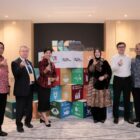 Wali Kota Banda Aceh Illiza Sa’aduddin Djamal foto bersama usai menjadi narasumber pada Monitoring dan Evaluasi Pelaksanaan Kerja Sama UCLG-ASPAC dan Kementerian Dalam Negeri RI Tahun 2024–2027 di Pullman Thamrin Hotel, Kamis (17/9/2026). Foto: Dok. Diskominfo Kota Banda Aceh