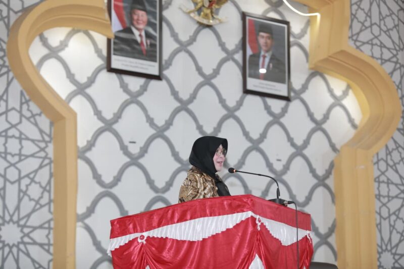 Wali Kota Banda Aceh Illiza Sa’aduddin Djamal didampingi Wakil Wali Kota Afdhal Khalilullah menyampaikan jawaban atas usul dan saran Badan Anggaran DPRK Banda Aceh terhadap Raqan Perubahan APBK 2026 dalam Sidang Paripurna DPRK Banda Aceh, Senin (21/9/2026). Foto: Dok. Prokopim Banda Aceh