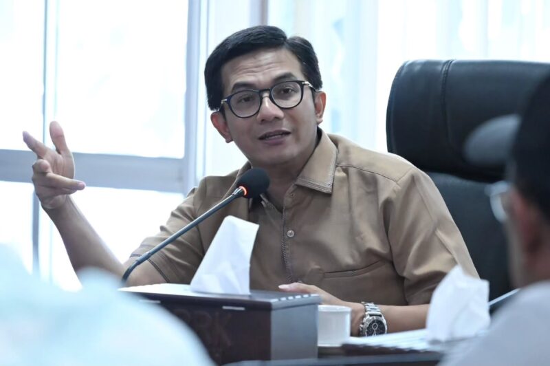 Ketua DPRK Banda Aceh Irwansyah ST menyampaikan apresiasi terhadap prestasi kafilah Aceh pada MTQ Nasional di Semarang serta mendorong pemberian bonus dan beasiswa bagi peserta berprestasi, Banda Aceh, Senin (21/9/2026). Foto: Dok. DPRK Kota Banda Aceh