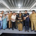 Wali Kota Banda Aceh Illiza Sa’aduddin Djamal bersama Bupati Aceh Besar Muharram Idris, Ketua DPRK Banda Aceh Irwansyah, ST, dan Wakil Ketua DPRK Daniel Abdul Wahab saat meresmikan REX Kopi Peunayong, Selasa (22/9/2026). Foto: Dok. Humas DPRK Banda Aceh