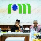 Bupati Aceh Besar, H Muharram Idris sampaikan sambutan dalam pertemuan dengan BPK RI Aceh di Aula Meeting PDAM Tirta Mountala, Gampong Siron, Kecamatan Ingin Jaya, Aceh Besar, Jumat (25/9/2026). Foto: Dok. MC Aceh Besar