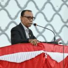 Juru bicara Fraksi Demokrat DPRK Banda Aceh, Aiyub Bukhari, saat menyampaikan pandangan fraksi terhadap Rancangan Qanun Perubahan APBK Banda Aceh Tahun Anggaran 2026 dalam rapat paripurna DPRK Banda Aceh, Selasa (15/9/2026). Foto: Dok, DPRK Banda Aceh