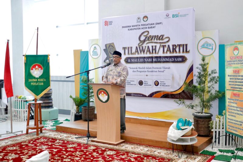 Staf Ahli Bidang SDM dan Keistimewaan Aceh Setdakab Aceh Barat Bukhari, ST., mewakili Bupati Aceh Barat membuka kegiatan Gema Tilawah/Tartil dan Maulid Nabi Muhammad SAW sekaligus launching Rumah Amal Nusa Dhien di Aula BSI KCP Meulaboh, Kamis (3/9/2026). Foto: Dok. Istimewa 