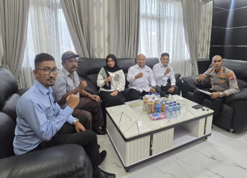 Kapolres Aceh Besar AKBP Chairul Ikhsan, S.I.K., menerima audiensi jajaran Pengurus SMSI Aceh Besar di ruang kerjanya, Selasa (15/9/2026). Foto: Dok. SMSI Aceh Besar