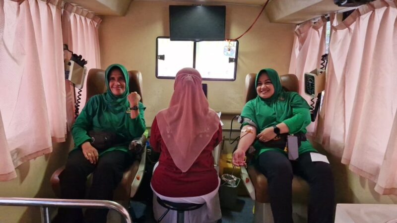 Kodim 0111/Bireuen menggelar bakti sosial kesehatan dan menyalurkan bantuan sembako kepada masyarakat dalam rangka memperingati HUT ke-81 TNI di Kabupaten Bireuen, Minggu (20/9/2026). Foto: Dok. Istimewa 
