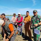 Personel TNI-Polri bersama pemerintah daerah dan masyarakat menanam 2.000 pohon mangrove di kawasan pesisir Pasi Aron, Kecamatan Jangka Buya, Pidie Jaya, Selasa (8/9/2026). Foto: Dok. Istimewa