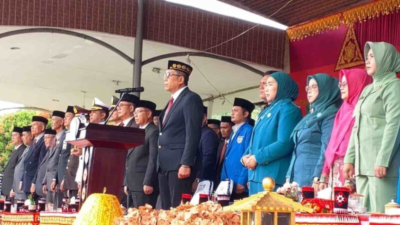 Bupati Simeulue Muhammad Nasrun Mikaris SH, MH,. Pimpin Upacara Peringatan Hari Sumpah Pemuda ke 98. (Foto: Dok, AgusMuliadi/Acehnow).