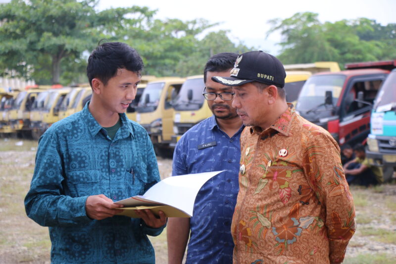 Bupati Pidie Jaya H. Sibral Malasyi mendorong percepatan rehabilitasi dan rekonstruksi melalui optimalisasi penggunaan alat berat di sejumlah sektor terdampak, Kamis (15/10/2026). Foto: Dok. Istimewa 