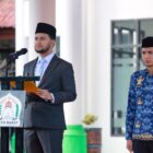 Wakil Bupati Aceh Barat Said Fadheil memimpin upacara peringatan Hari Kesaktian Pancasila Tahun 2026 di Halaman Kantor Bupati Aceh Barat, Meulaboh, Kamis (1/10/2026). Foto: Dok. Istimewa