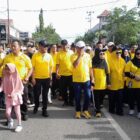 Ribuan warga mengikuti Fun Walk dalam rangka memeriahkan HUT ke-27 Kabupaten Bireuen di Kota Juang, Minggu (11/10/2026). Foto: Dok. Istimewa