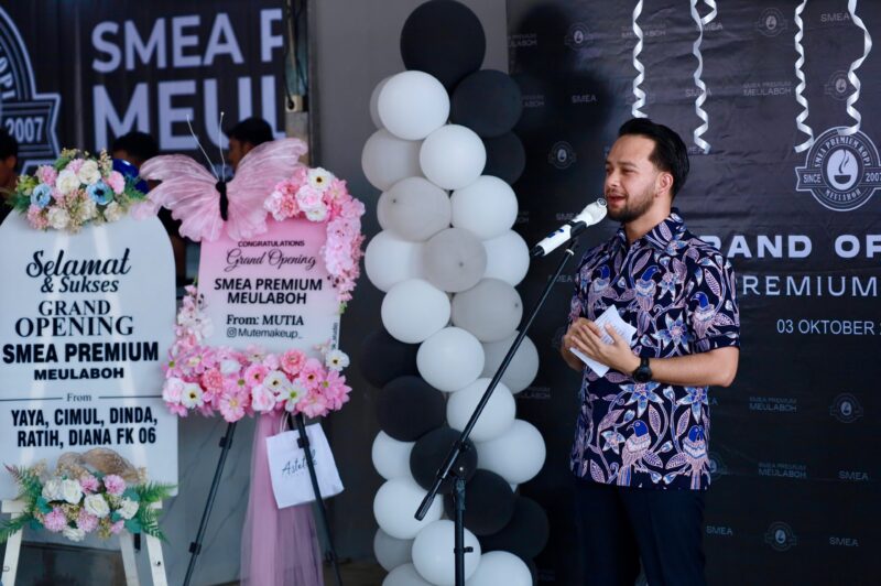 Wakil Bupati Aceh Barat Said Fadheil menyampaikan sambutan pada acara peresmian Smea Premium Kupi Meulaboh di Desa Ujong Baroh, Kecamatan Johan, Aceh Barat, Sabtu (3/10/2026). Foto: Dok. Istimewa 