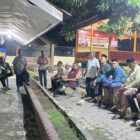 Kapolsek Bandar Dua Iptu Mustafa bersama Ketua Forum Keuchik Ismail dan para Keuchik dari 45 gampong se-Kecamatan Bandar Dua dalam kegiatan silaturahmi di Mapolsek Bandar Dua, Pidie Jaya, Selasa (6/10/2026). Foto: Dok. Istimewa