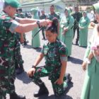 Dandim 0106/Aceh Tengah Letkol Czi Rudy Haryanto memimpin prosesi kenaikan pangkat 58 prajurit Kodim 0106/Aceh Tengah.dok:Ist