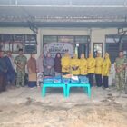 Anggota Koramil 01/Laut Tawar bersama Persit Ranting 2 Laut Tawar saat melaksanakan kegiatan Jumat Berkah dan pembagian paket kepada masyarakat di Kantor Koramil 01/Laut Tawar, Jumat (2/10/2026).dok:Ist