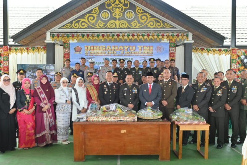 Dandim 0106/Aceh Tengah Letkol Czi Rudi Hariyanto bersama Forkopimda dan tamu undangan saat mengikuti syukuran HUT ke-81 TNI di Aula Outdoor Makodim 0106/Aceh Tengah, Senin (5/10/2026).dok;Ist