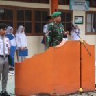 Dandim 0106/Aceh Tengah Letkol Czi Rudy Haryanto bertindak sebagai pembina upacara bendera dalam rangka pembinaan karakter peserta didik di SMAN 4 Takengon, Senin (12/10/2026).dok:ist