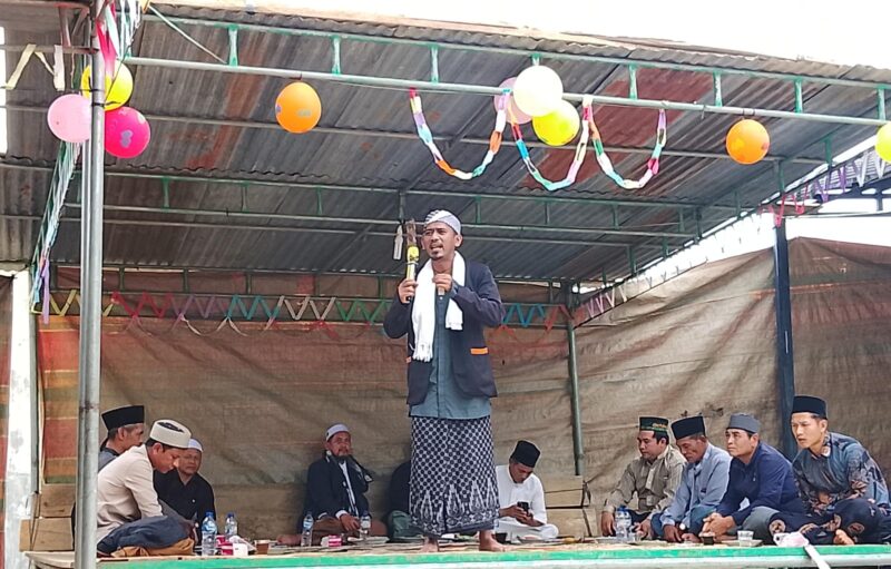 Tgk. Rahmat menyampaikan tausiah dalam peringatan Maulid Nabi Muhammad SAW, Minggu (18/10/2026).dok: Rahmat Ramadhan/Acehnow