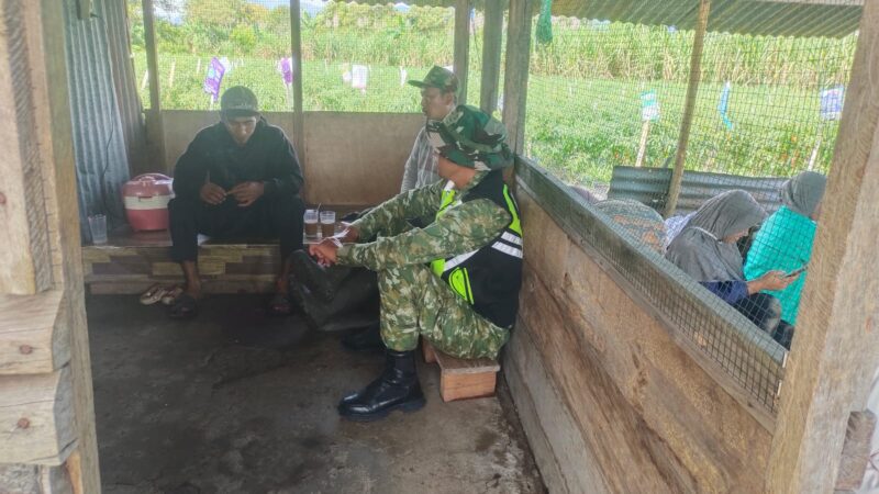 Serda Suherman, melaksanakan komunikasi sosial (komsos) bersama masyarakat di Desa Blang Mancung, Kecamatan Ketol, Kabupaten Aceh Tengah, Senin (19/10/2026).dok:Ist