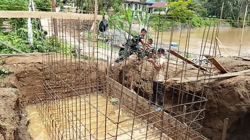Personel TNI melaksanakan pembangunan Jembatan Perintis Merande Paya, Kecamatan Rusip Antara, Aceh Tengah.dok:Ist