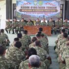Dandim 0106/Aceh Tengah Letkol Czi Rudy Haryanto memberikan arahan kepada prajurit dalam kegiatan Jamdan di Makodim, Jumat (23/10/2026).dok:Ist