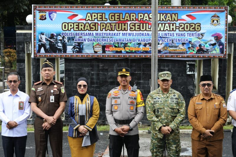 Dandim 0106/Aceh Tengah Letkol Czi Rudy Haryanto bersama Kapolres Aceh Tengah AKBP Teguh Siswono, Kepala Kejaksaan Negeri Aceh Tengah, dan unsur Forkopimda lainnya usai Apel Gelar Pasukan Operasi Patuh Seulawah 2026 di Lapangan Polres Aceh Tengah, Senin (26/10/2026).dok:Ist