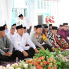 Wakil Gubernur Aceh H. Fadhlullah bersama Bupati Aceh Tengah Haili Yoga dan Wakil Bupati Muchsin Hasan menghadiri Peringatan Maulid Nabi Muhammad SAW 1448 Hijriah di Masjid Quba, Kecamatan Bebesen, Aceh Tengah, Senin (26/10/2026).foto:doc, rizkan/Acehnow.com