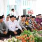 Wakil Gubernur Aceh H. Fadhlullah bersama Bupati Aceh Tengah Haili Yoga dan Wakil Bupati Muchsin Hasan menghadiri Peringatan Maulid Nabi Muhammad SAW 1448 Hijriah di Masjid Quba, Kecamatan Bebesen, Aceh Tengah, Senin (26/10/2026).foto:doc, rizkan/Acehnow.com