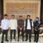 Penyidik Satreskrim Polres Bener Meriah menyerahkan tersangka dan barang bukti perkara dugaan pencurian kepada Jaksa Penuntut Umum di Kantor Kejaksaan Negeri Bener Meriah, Rabu (28/10/2026).dok:Ist