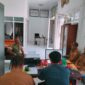 Babinsa Koramil 08/SN, Koptu Zaini Saputra, melaksanakan komsos bersama masyarakat, Rabu (28/10/2026).dok:Ist