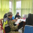 Koptu Sivinli, Babinsa Koramil 07/Atu Lintang, melaksanakan Komsos bersama aparatur Desa Gayo Murni.Dok:Ist