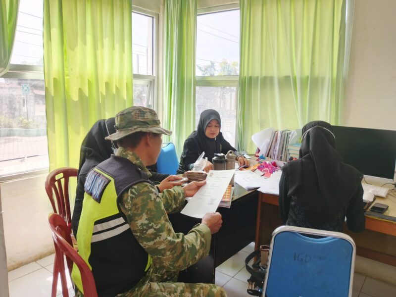 Koptu Sivinli, Babinsa Koramil 07/Atu Lintang, melaksanakan Komsos bersama aparatur Desa Gayo Murni.Dok:Ist
