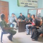 Babinsa Koramil 03/Pegasing Sertu Puspida saat melaksanakan Komsos bersama aparatur Desa Gegelung, Kecamatan Pegasing.dok: Ist
