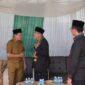 Wakil Gubernur Aceh, H. Fadhlullah, didampingi Kepala Biro Keistimewaan Aceh dan Kesejahteraan Rakyat Setda Aceh, Dr. Drs. Yusrizal, M.Si, saat menghadiri peringatan Maulid Nabi Muhammad SAW 1448 H, di Dayah Terpadu Inshafuddin, Gampong Lambaro Skep, Kec. Kuta Alam, Banda Aceh, Senin (12/10/2026). Foto: Dok. Biro Adpim Setda Aceh 