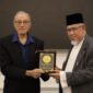 Wali Nanggroe Aceh Tgk. Malik Mahmud Al Haythar bersama Presiden MAPIM Mohd. Azmi bin Abdul Hamid, Jumat (9/10/2026). Foto: Dok. Istimewa 