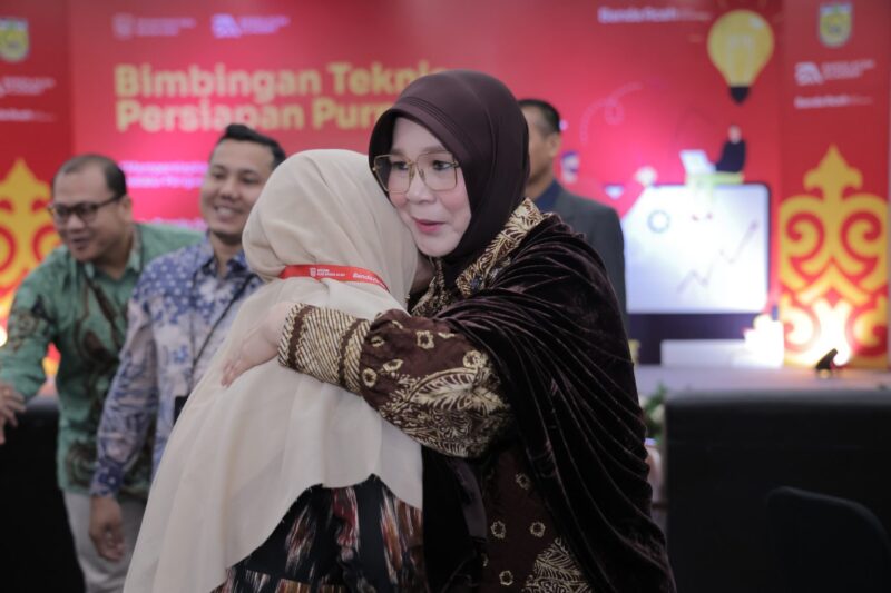 Wali Kota Banda Aceh Illiza Sa’aduddin Djamal menghadiri kegiatan Bimtek Persiapan Purna Tugas bagi 65 ASN Pemko Banda Aceh di Aula Hotel Rasamala, Kamis (15/10/2026). Foto: Dok. Prokopim Kota Banda Aceh