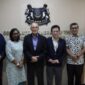 Delegasi Wali Nanggroe Aceh menggelar pertemuan dengan Konsul Jenderal Republik Singapura di Medan untuk menjajaki peluang kolaborasi dalam pengembangan sumber daya manusia, investasi, dan pariwisata Aceh, Rabu (14/10/2026). Foto: Dok. Istimewa 
