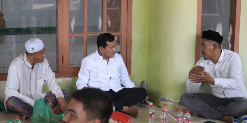 Wakil Gubernur Aceh, H. Fadhlullah saat menghadiri Maulid Nabi Besar Muhammad SAW 1448 H, di Gampong Baroh Barat Yaman Meunasah Piyoh, Kec. Mutiara, Kab. Pidie, Minggu (18/10/2026). Foto: Dok. Biro Adpim Setda Aceh 