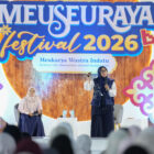 Penulis sekaligus perencana keuangan syariah, Dewi R.D. Amelia, berbagi pengalaman dan tips mengelola keuangan sesuai prinsip Islam dalam bedah buku Moneyfesting di Banda Aceh, Jumat (23/10/2026). Foto: Dok. Istimewa
