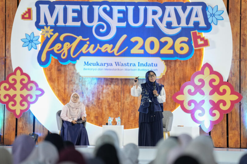 Penulis sekaligus perencana keuangan syariah, Dewi R.D. Amelia, berbagi pengalaman dan tips mengelola keuangan sesuai prinsip Islam dalam bedah buku Moneyfesting di Banda Aceh, Jumat (23/10/2026). Foto: Dok. Istimewa 