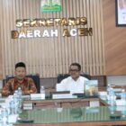 Plt. Sekda Aceh Taufik, ST, M.Si, didampingi Asisten Administrasi Umum Sekda Aceh, Dr. A. Murtala, M.Si, memimpin rapat pelaksanaan Pekan Olahraga Aceh (PORA) ke- XV Aceh Jaya, yang diikuti para Kepala SKPA/Biro dan unsur terkait, di Ruang Rapat Sekda Aceh, Banda Aceh, Rabu, (7/10/2026). Foto: Dok. Biro Adpim Setda Aceh